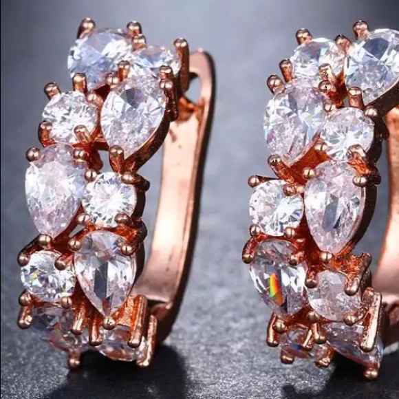 NEW!💙💎ROSE💗GOLDEN💛WHITE CZ HOOP!💎💙SO PRETTY! - Picture 2 of 8